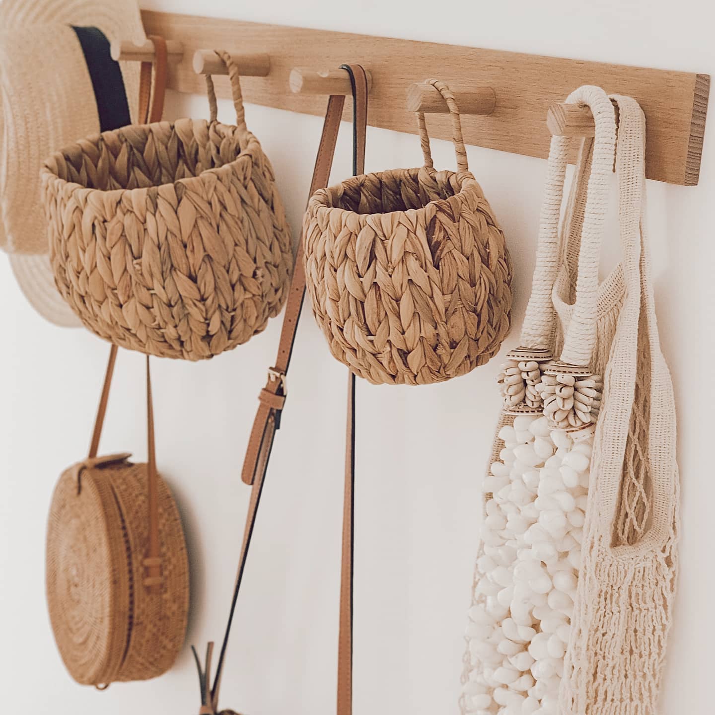 Clever storage solution: Wicker baskets hanging on a wall for a more efficient home.