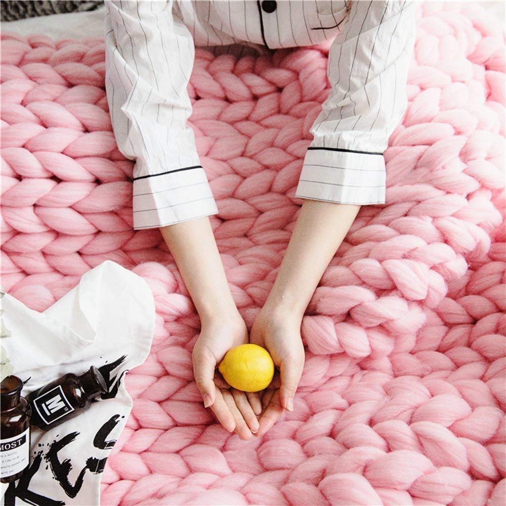 Winter Throw Blankets for a Cute & Warm Look