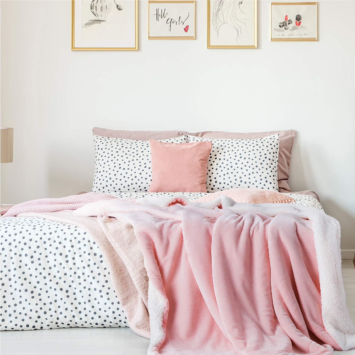 Winter Throw Blankets for a Cute & Warm Look