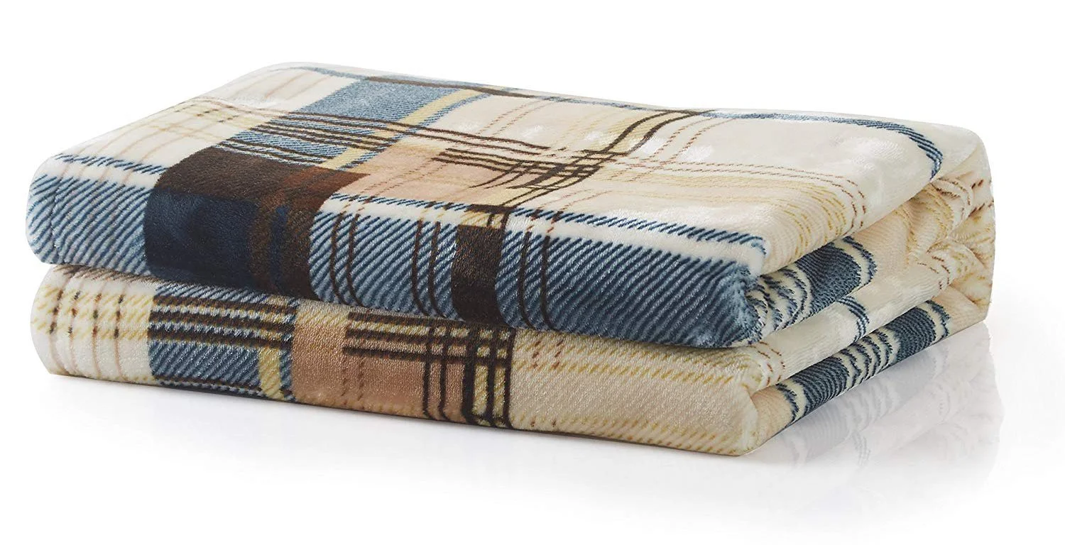 Winter Throw Blankets for a Cute & Warm Look