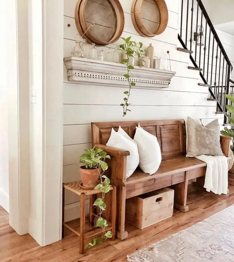 How To Create An Inviting Farmhouse Style Entryway