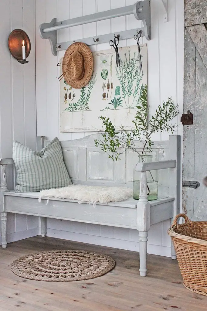 How to get the Farmhouse Style Entry Foyer