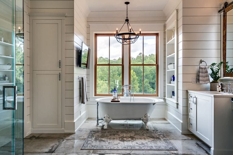 How to Get The Farmhouse Style Bathroom