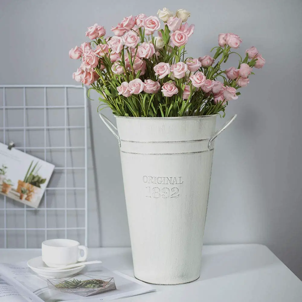 Ways to Decorate with a Farmhouse Vase