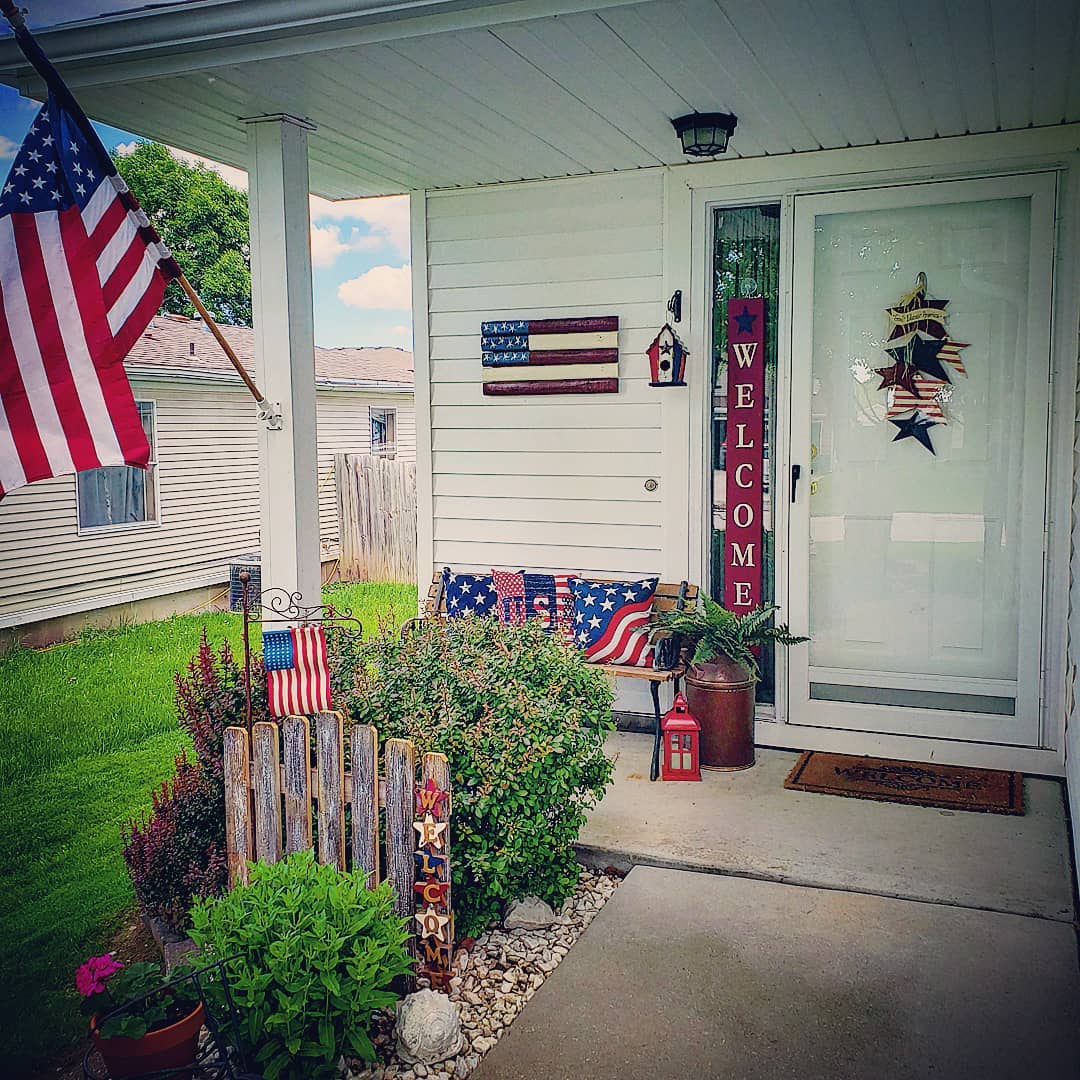 Fourth-of-July-Front-Porch-Decor