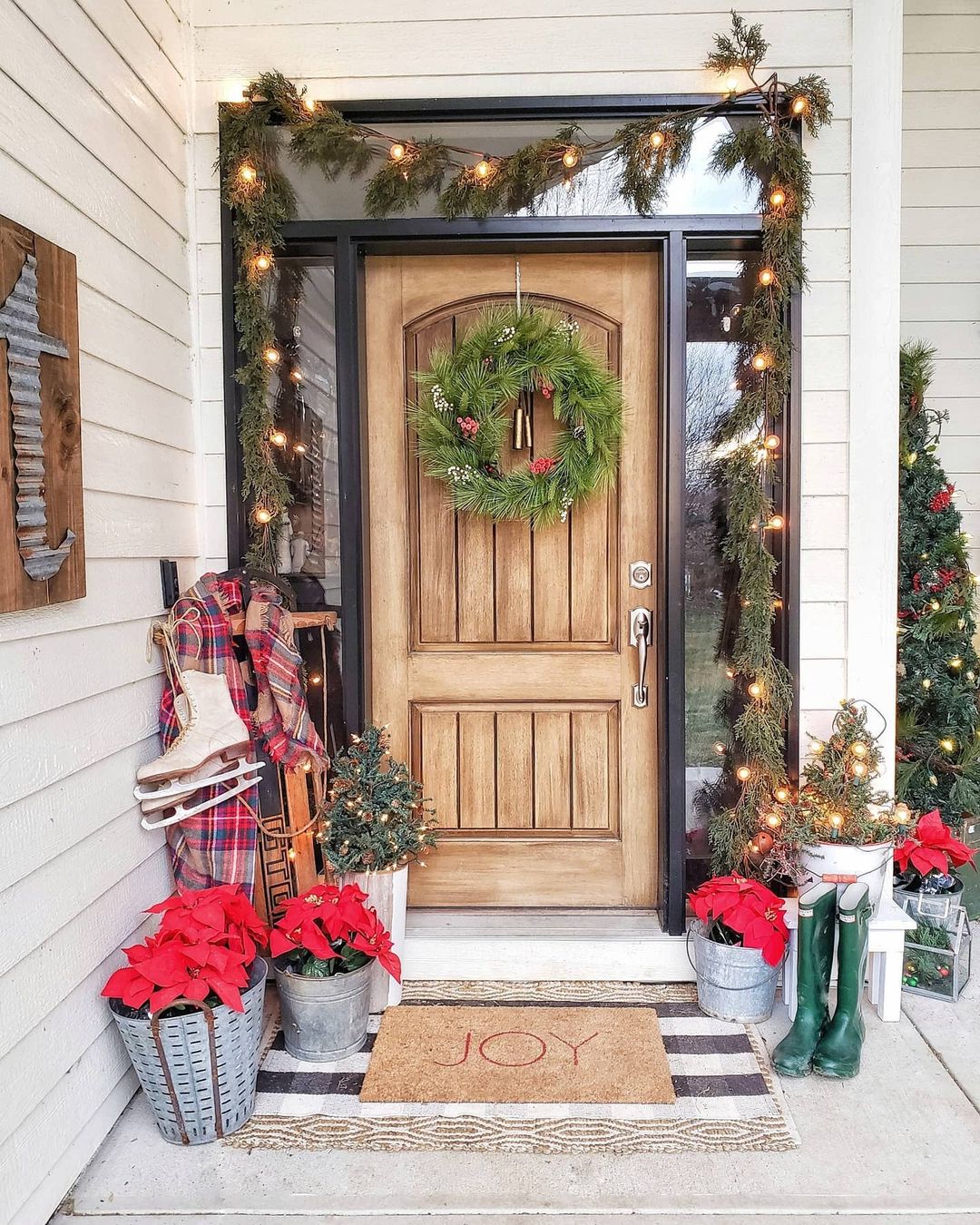Front Porch Ideas for a Welcoming and Festive Christmas Decor - Trendy ...