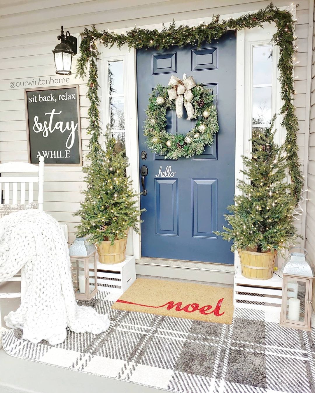 Christmas-front-porch-decor
