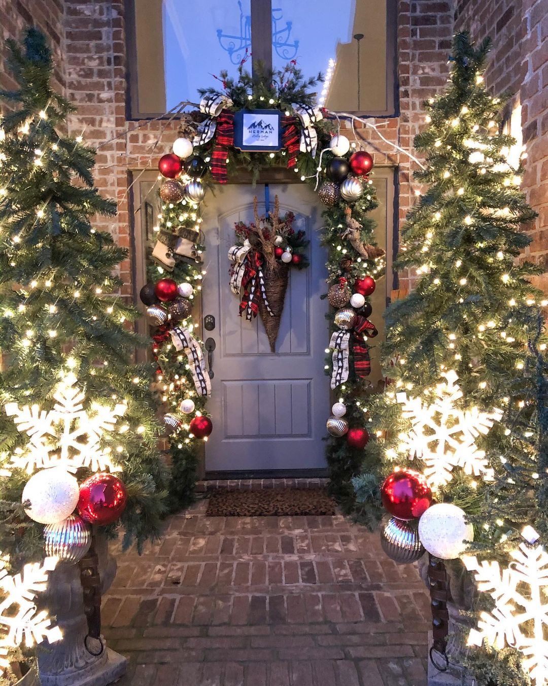Christmas-front-porch-decor-with-lights