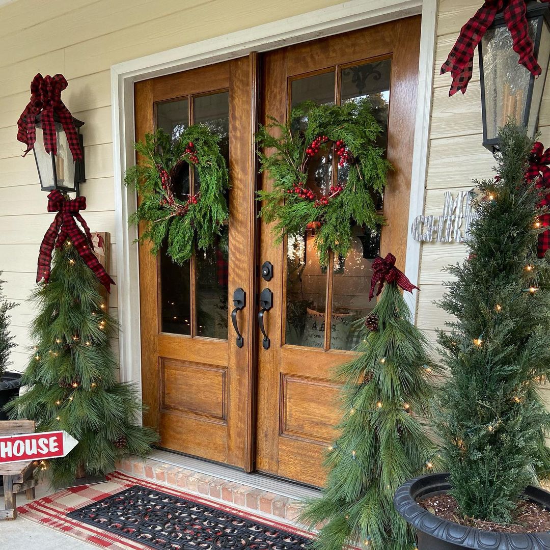 Christmas-front-porch-decor