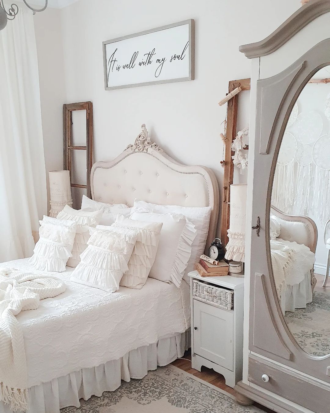 Creating a Relaxing Farmhouse Bedroom Retreat