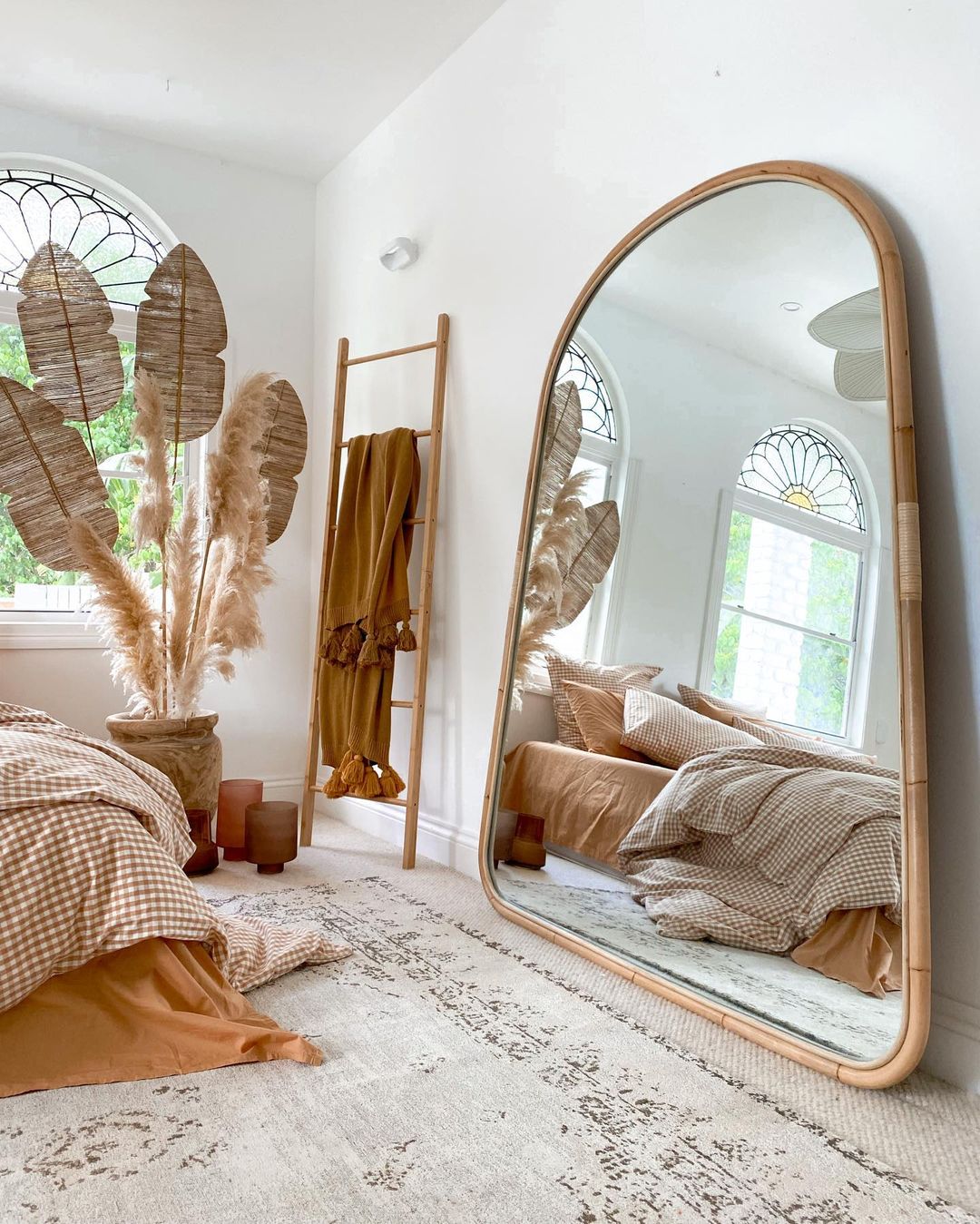 Top 10 Trendy Hacks for Adding Personality to Your Bedroom_mirror