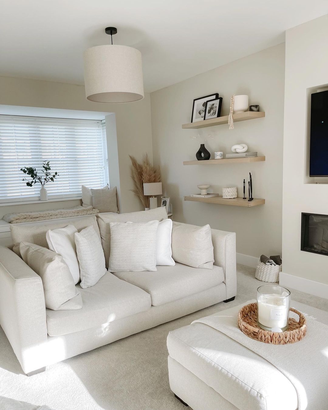 Top 10 Tips for Creating a Minimalist Living Room