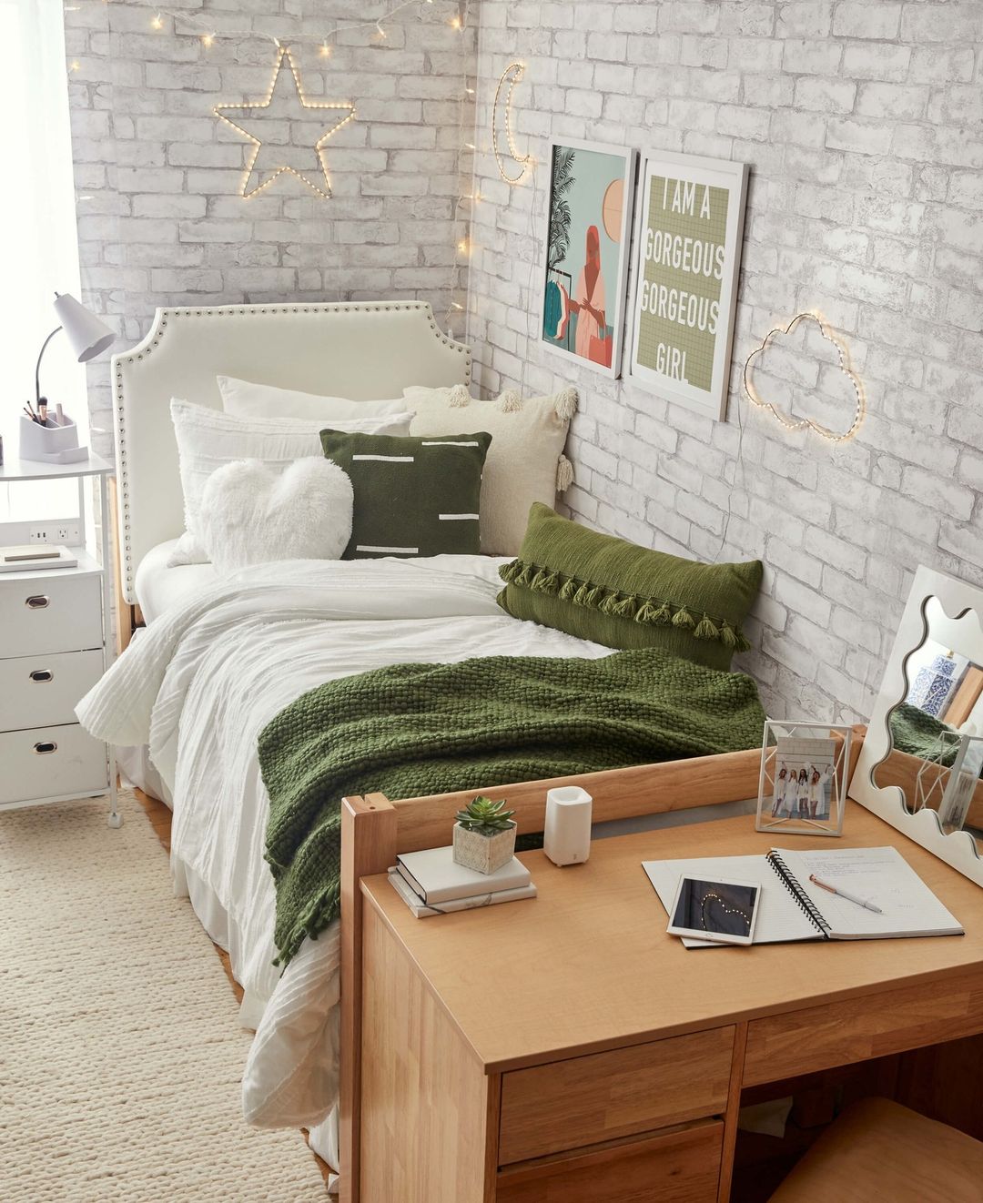 5 Unique Ways to Personalize Your Dorm Room Decor