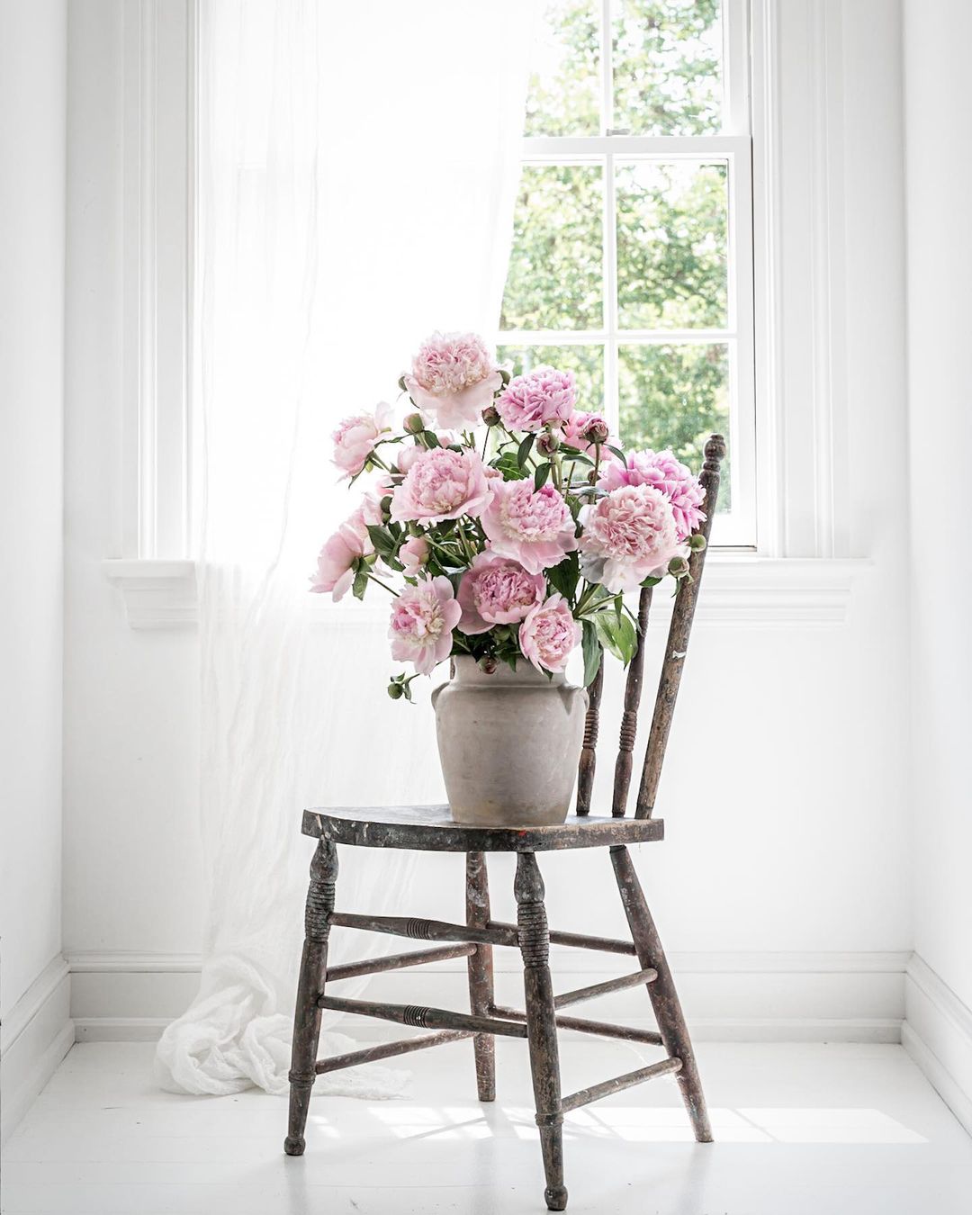 15 Ways to Create a Stunning Romantic Bedroom with Pink Peonies