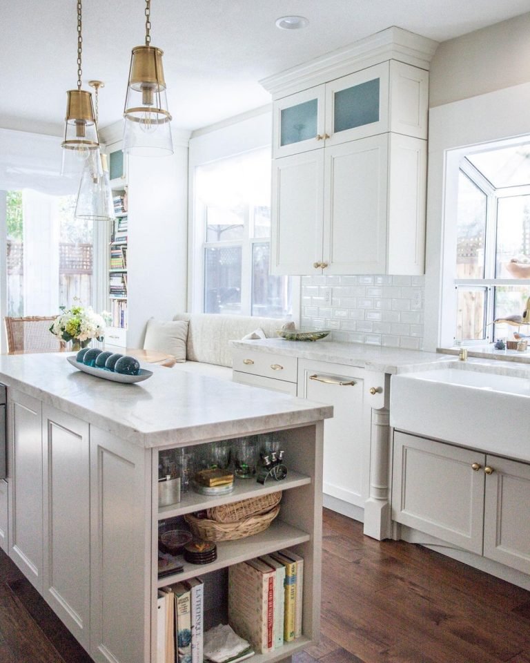 10 Key Features Of A Stunning Transitional Kitchen