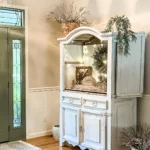the use of whitewash furniture is a quick way to turn this entryway ready for the summer beach look along with greenery and coastal decor accents